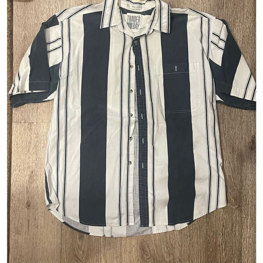 Trader Bay Men’s Short Sleeve Button Up Green and White Striped Large